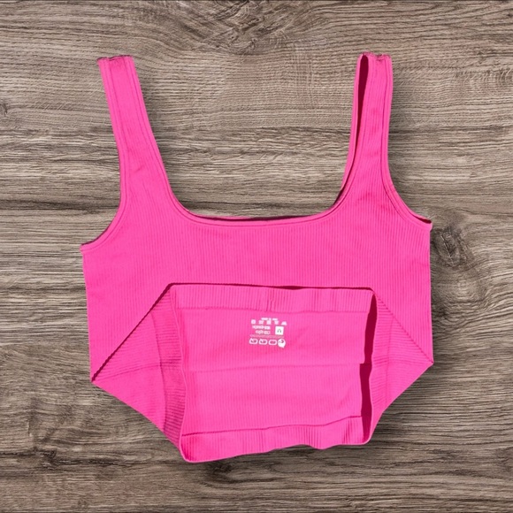 NWOT OQQ Pink Ribbed Seamless Crop Top Size Medium - Picture 2 of 2